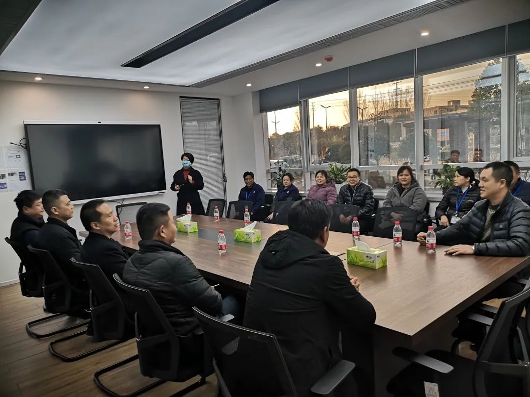 宜阳工业园区向导慰问利来国国际最给力的老牌春节驻厂职员_利来国国际最给力的老牌