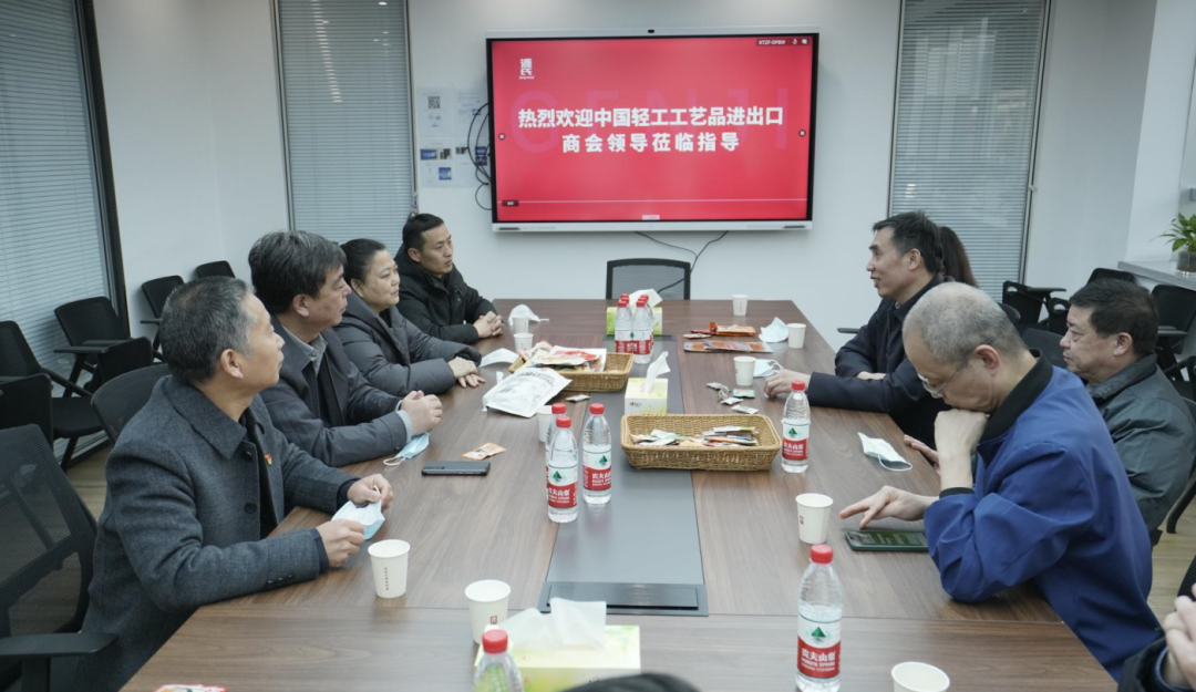 中国轻工工艺品收支口商会到我司旅行考察_利来国国际最给力的老牌