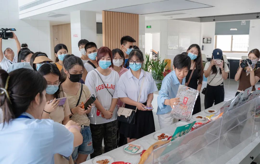 “青年看宜阳”专题活动走进利来国国际最给力的老牌食物_利来国国际最给力的老牌