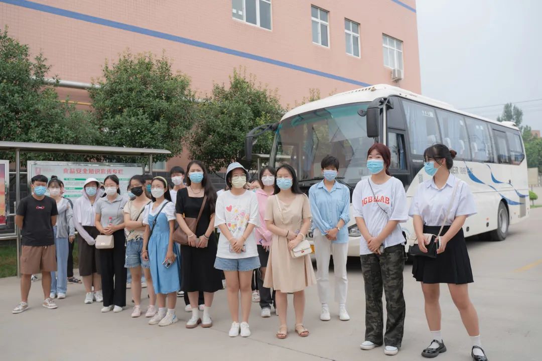 “青年看宜阳”专题活动走进利来国国际最给力的老牌食物_利来国国际最给力的老牌