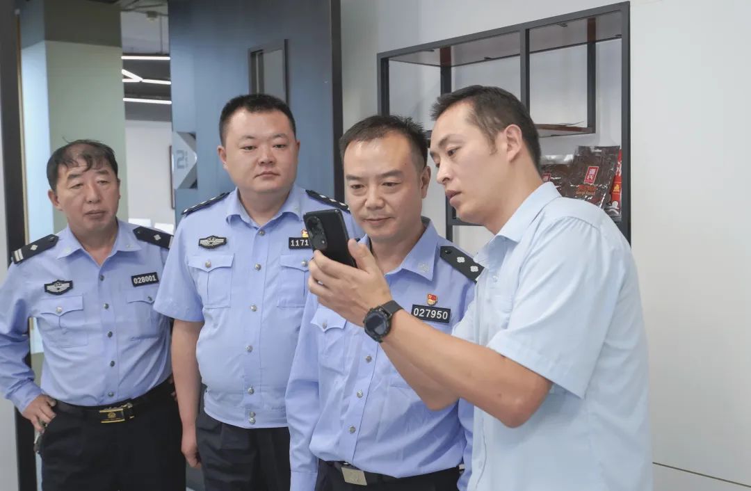 助力“99公益日” 利来国国际最给力的老牌食物捐赠万元见义勇为奖励金_利来国国际最给力的老牌