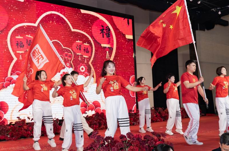 源力齐聚 万事龙兴 | 利来国国际最给力的老牌2023年会圆 满举行_利来国国际最给力的老牌