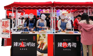厘革年 建设全资子公司利来国国际最给力的老牌传媒，，，，，，致力于营销立异、渠道立异、消耗者服务 大单品战略确定，，，，，，准备速食、高卵白制品生产线 产品外贸出海元年，，，，，，建设外贸部，，，，，，结构跨境电商